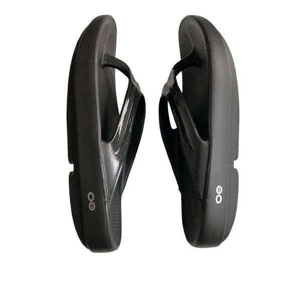 Oofos OOlala Thong Sandal, Black - Picture 6 of 6